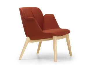 Тканевое кресло с подлокотниками