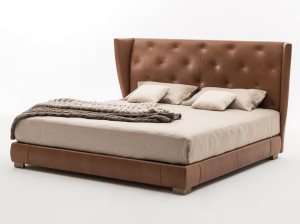 Кожаная двуспальная кровать с мягким изголовьем