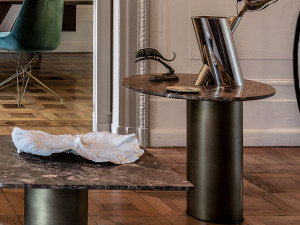 Круглый мраморный журнальный столик