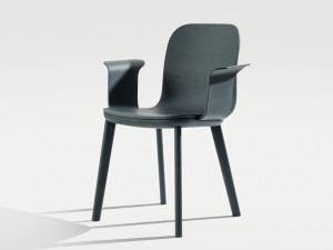 Мягкий стул с подлокотниками