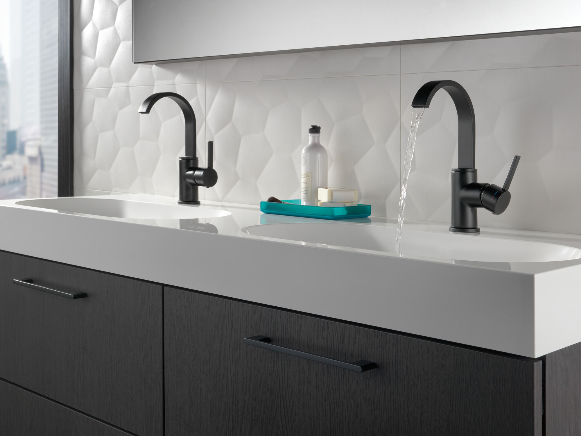 15630LF-BL Смеситель для ванной с одной ручкой Delta Faucet Mandolin Матовый черный  - Вид №4