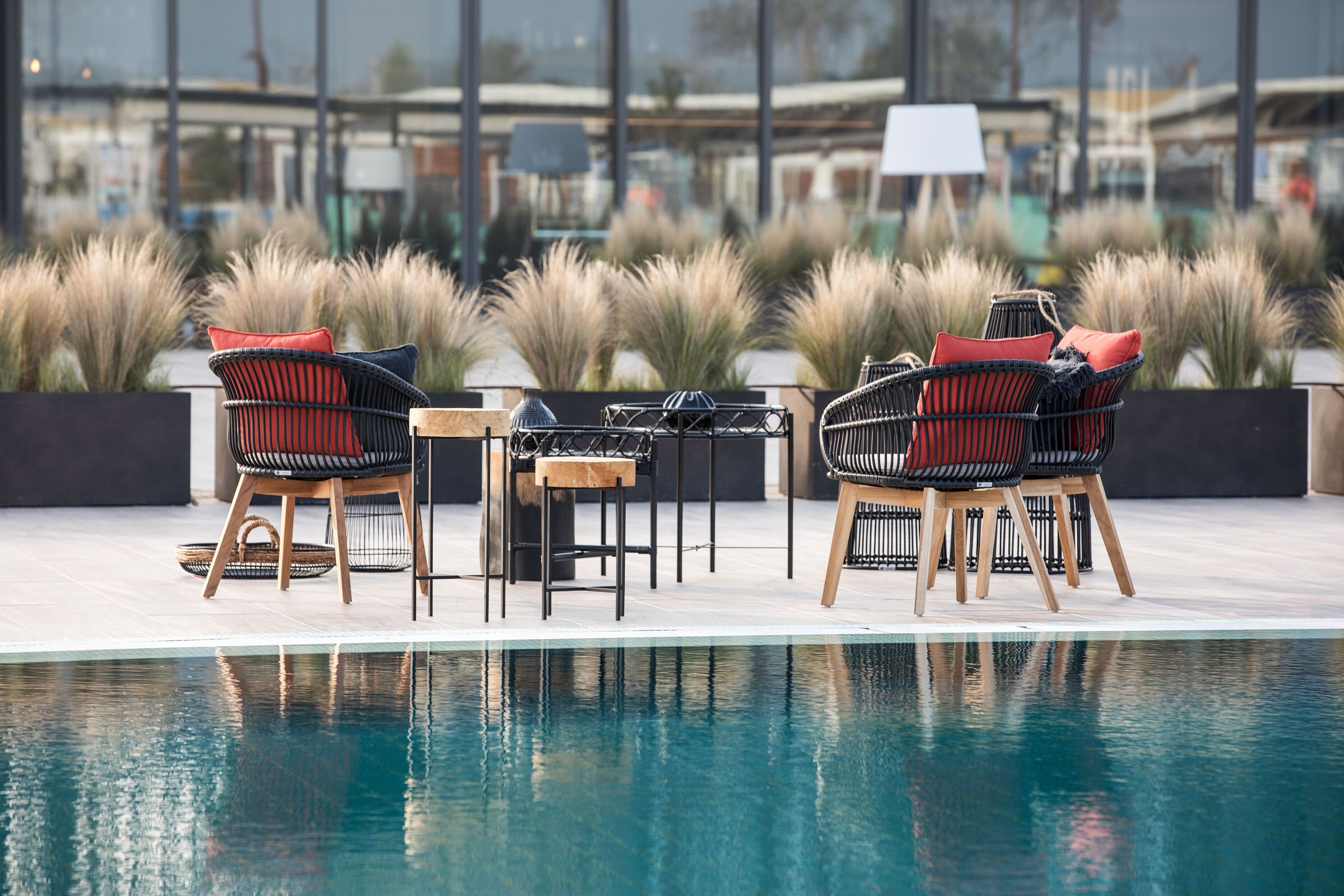 Набор круглых садовых столиков из тикового дерева cbdesign Chio ARCH-00033799 - Вид №1