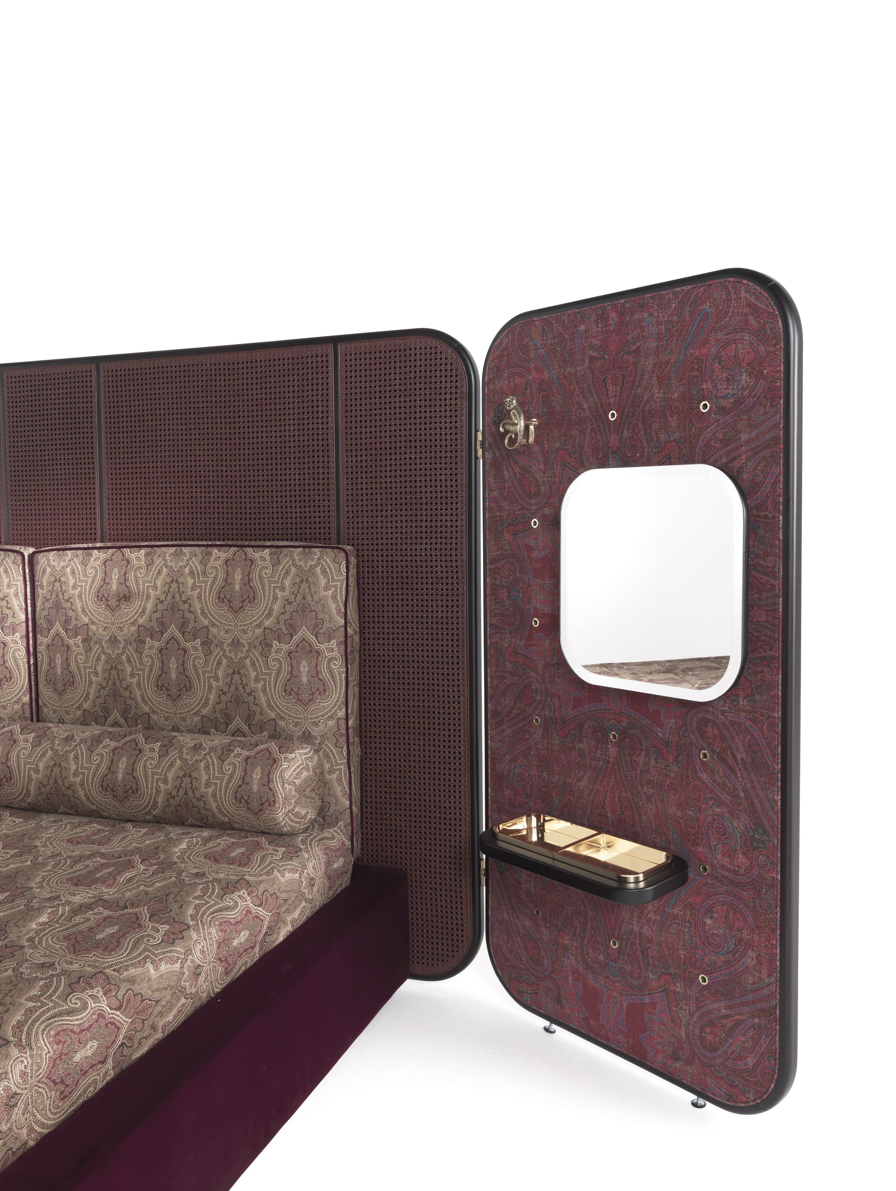 Кровать размера "king-size" со встроенными деревянными и бархатными тумбочками ETRO Home Interiors Timgad ARCH-00008378 - Вид №1