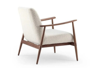 Тканевое кресло с подлокотниками