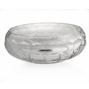 CBGIO 3SC Умывальник из хрусталя 24% Pbo, выгравированный полностью вручную. Скосы имеют сотовый дизайн в верхней части и глубокие вырезы, идущие от основания, образуя гармоничное и светящееся целое. Размеры: Диаметр см. 42 — ч. см. 16 Умывальник поставля