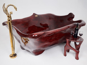 Ванна из цельного дерева