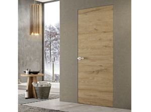 Деревянные стены заподлицо двери