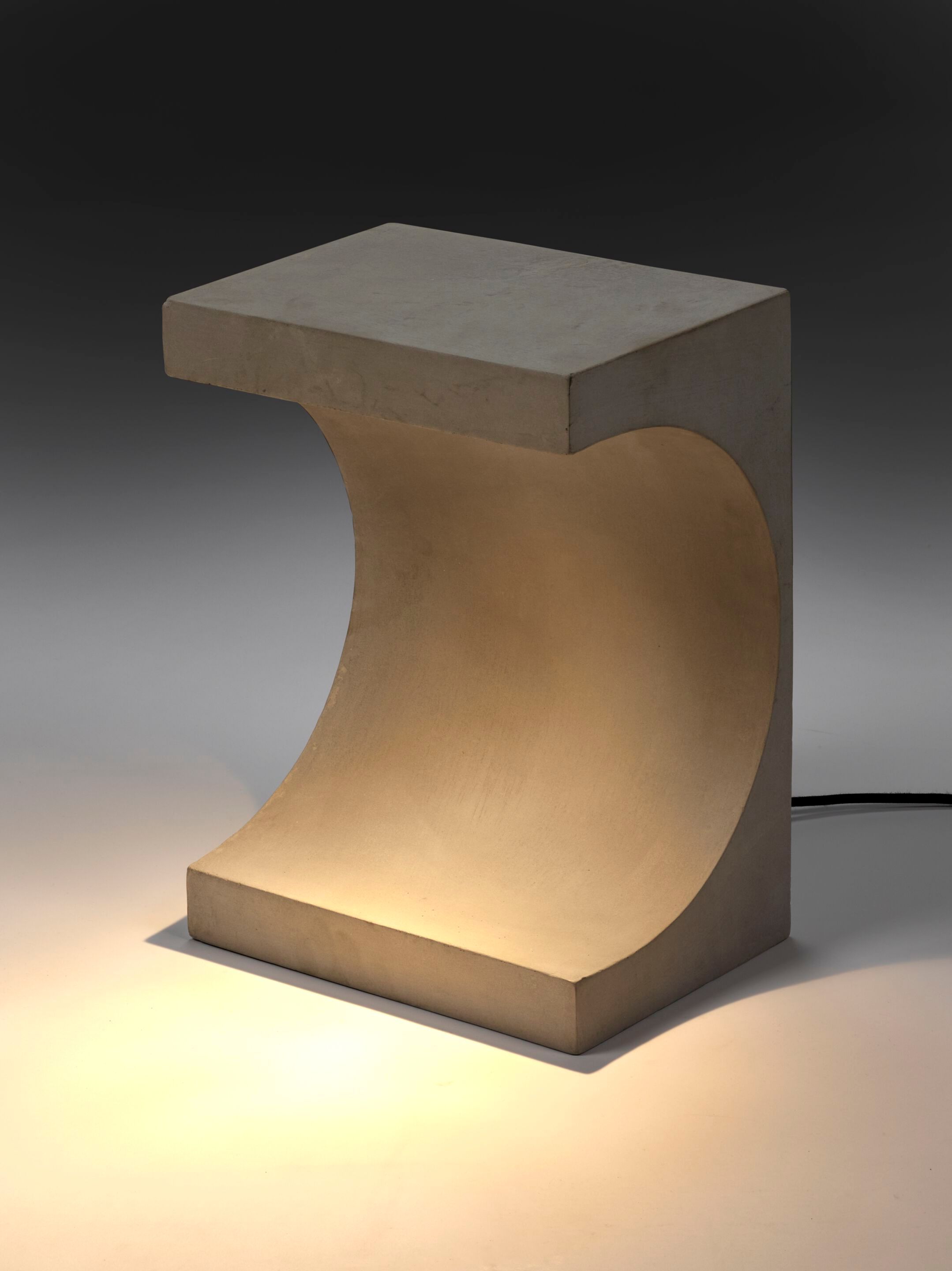 Бетонный торшер / журнальный столик Serax Освещение Патрика Пэриса ARCH-00136980 - Вид №4