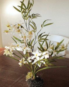 2786 708 a3 Искусственная орхидея дендробиум и бамбук в 'почве', 57 см, real touch soft, бело-зеленая H-andreas