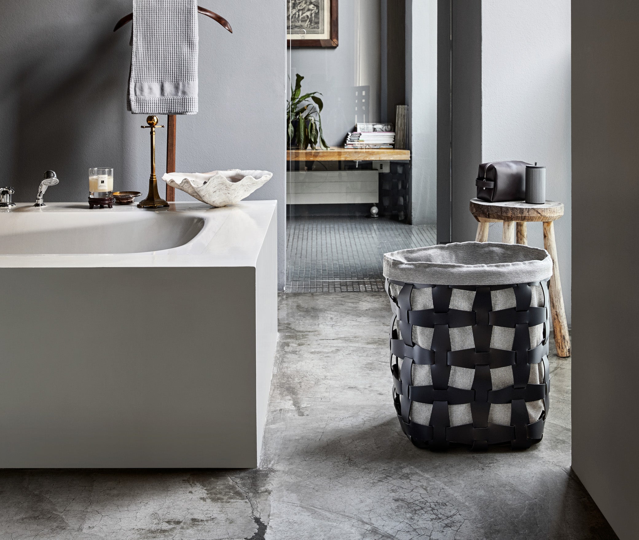 Крючок-корзина - 35X35H43,5 см / регенерированная кожа_темно-серый Pinetti 00.0191.082.055 - Вид №6