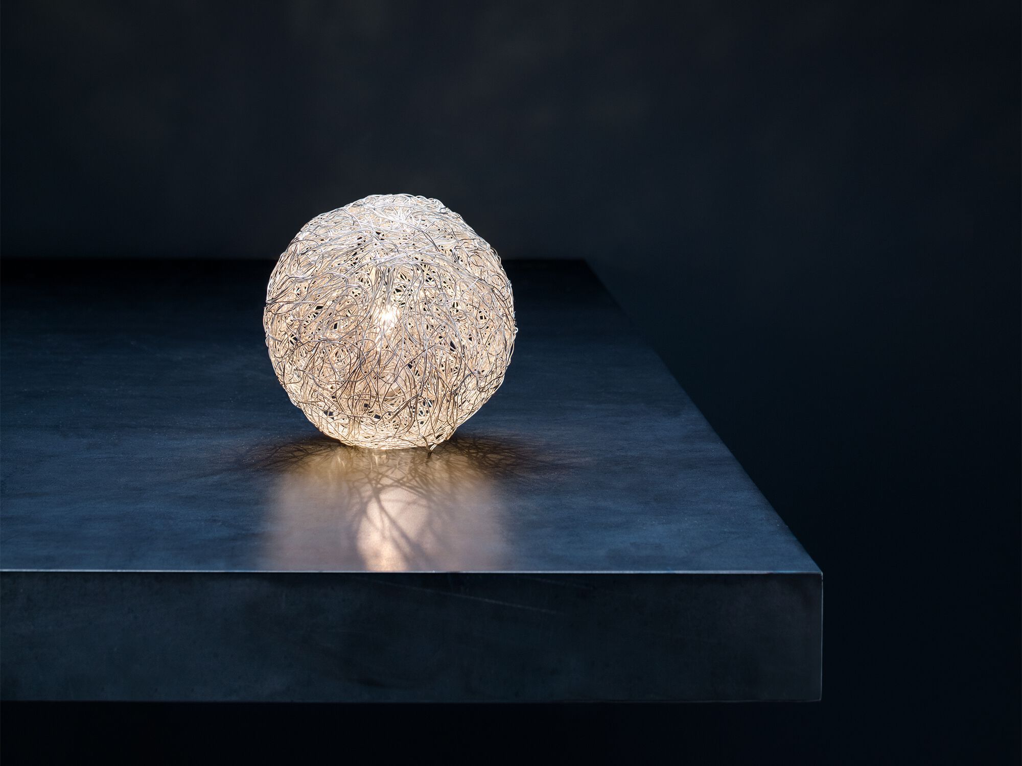 Алюминиевая светодиодная настольная лампа Catellani & Smith Fil de Fer ARCH-00063528