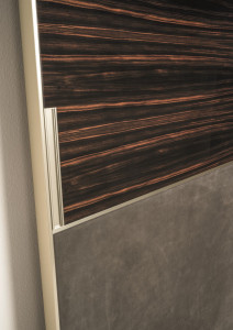 Кожаная дверь