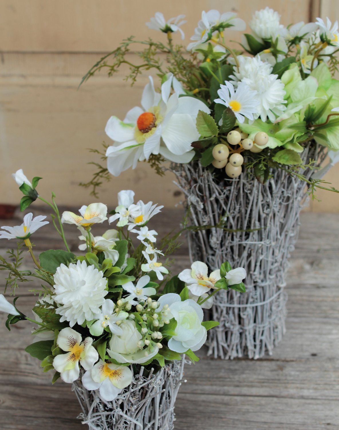 5701 708 a3 Композиция из искусственных цветов с ротангом, 38 см, бело-зеленая H-andreas  - Вид №1
