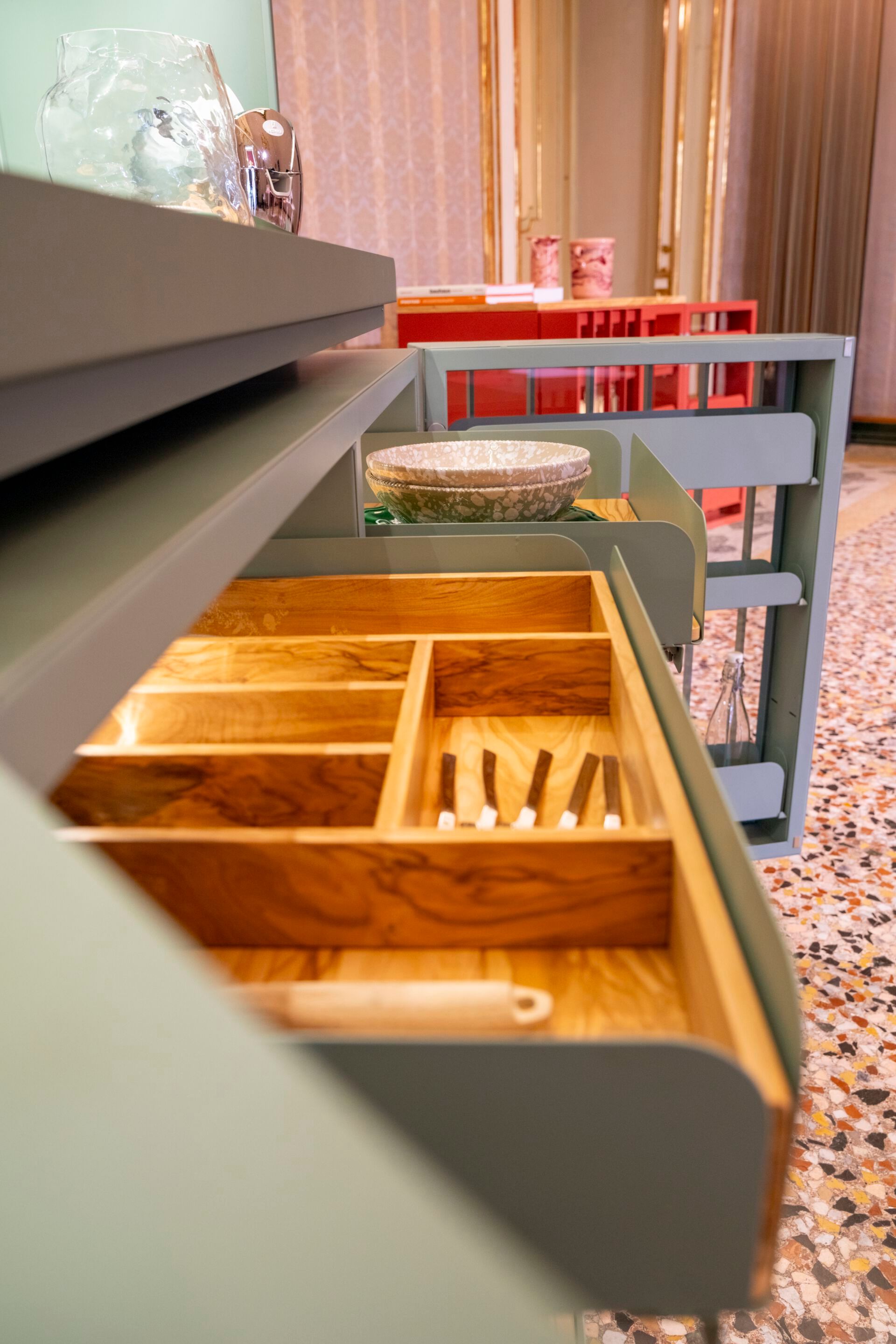 Модульный шкаф из окрашенной стали и оливкового дерева Officine Tamborrino MEMÈ ARCH-00114854 - Вид №23