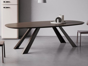 Деревянный овальный стол