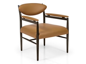 Деревянный стул с подлокотниками