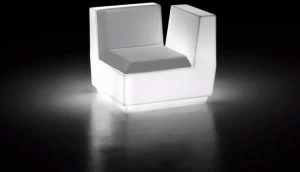 Plust Яркое угловое кресло из полиэтилена Big cut