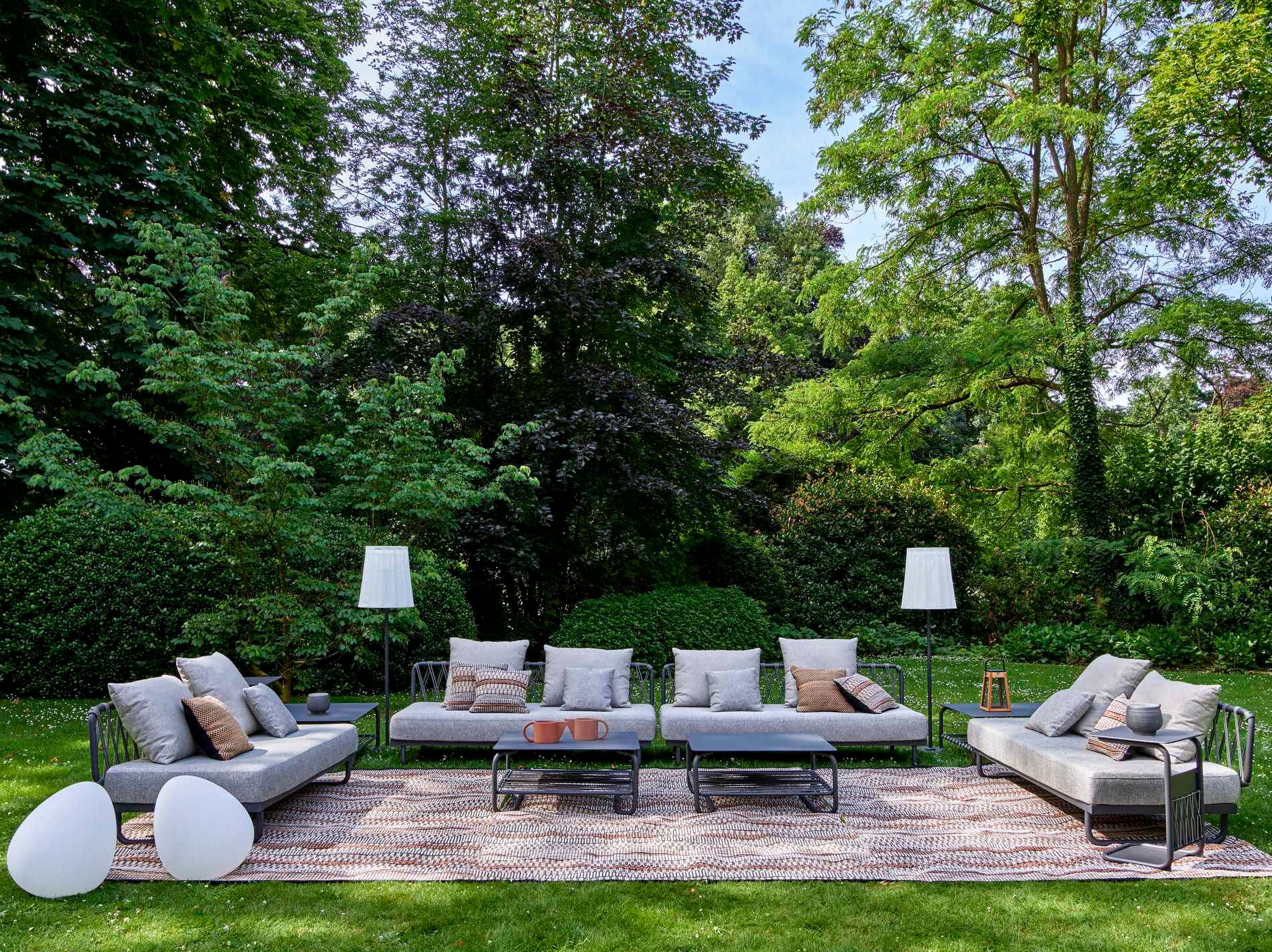 Алюминиевый квадратный журнальный столик Ligne Roset Valmer ARCH-00097689 - Вид №2