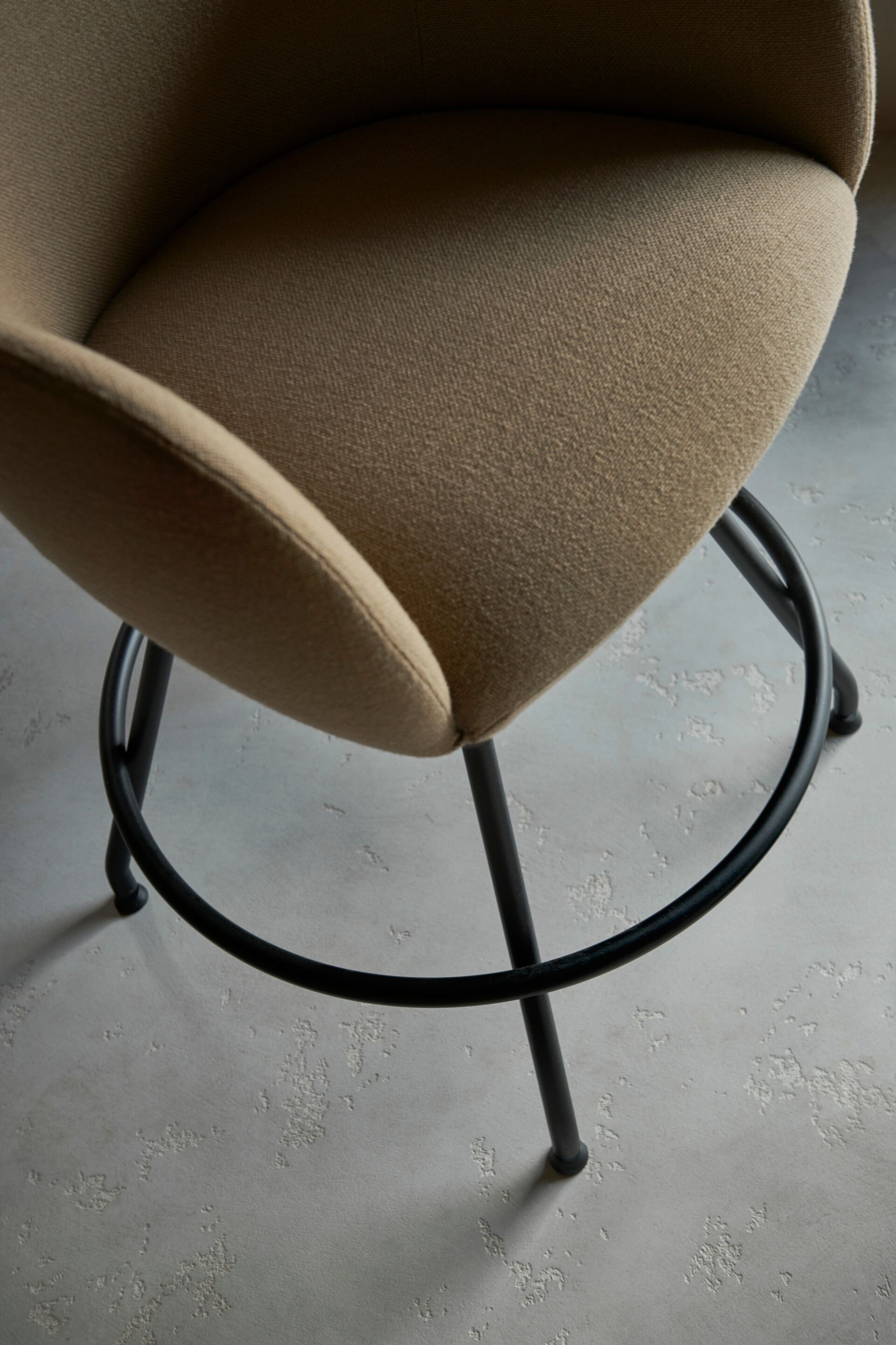 Тканевый мягкий барный стул со спинкой Bla Station Wilmer ARCH-00143862 - Вид №3