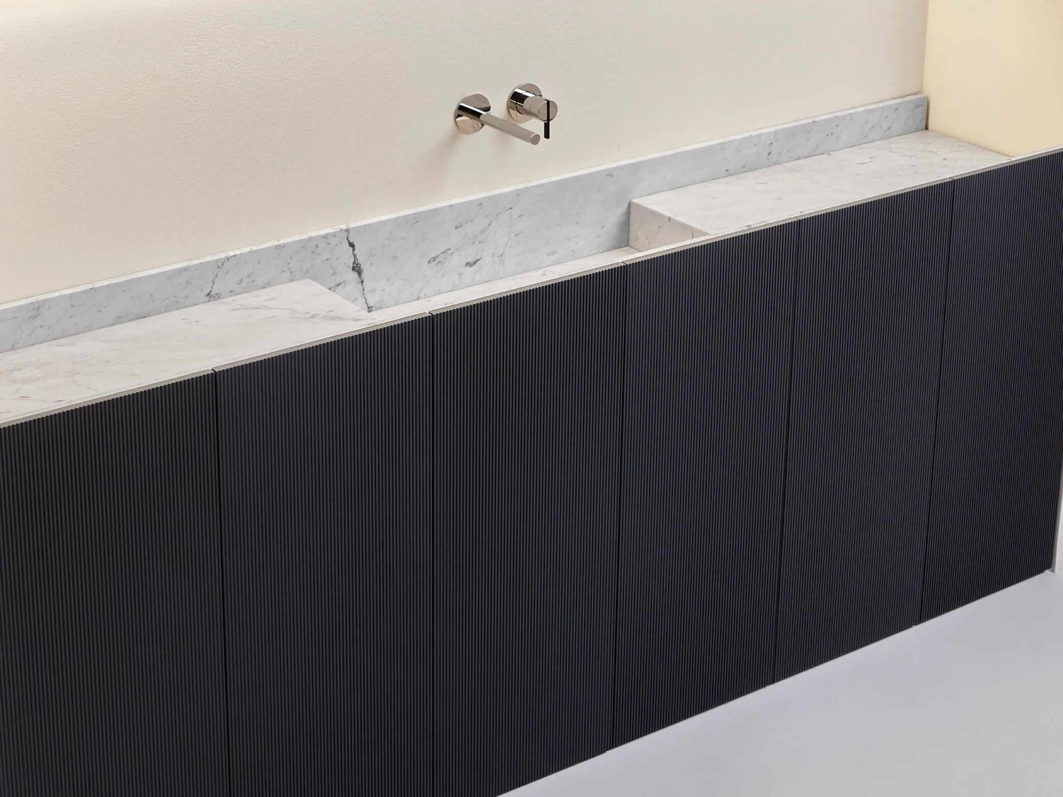 Подвесной прямоугольный умывальник из каррарского мрамора с столешницей Antoniolupi STREET ARCH-00080601