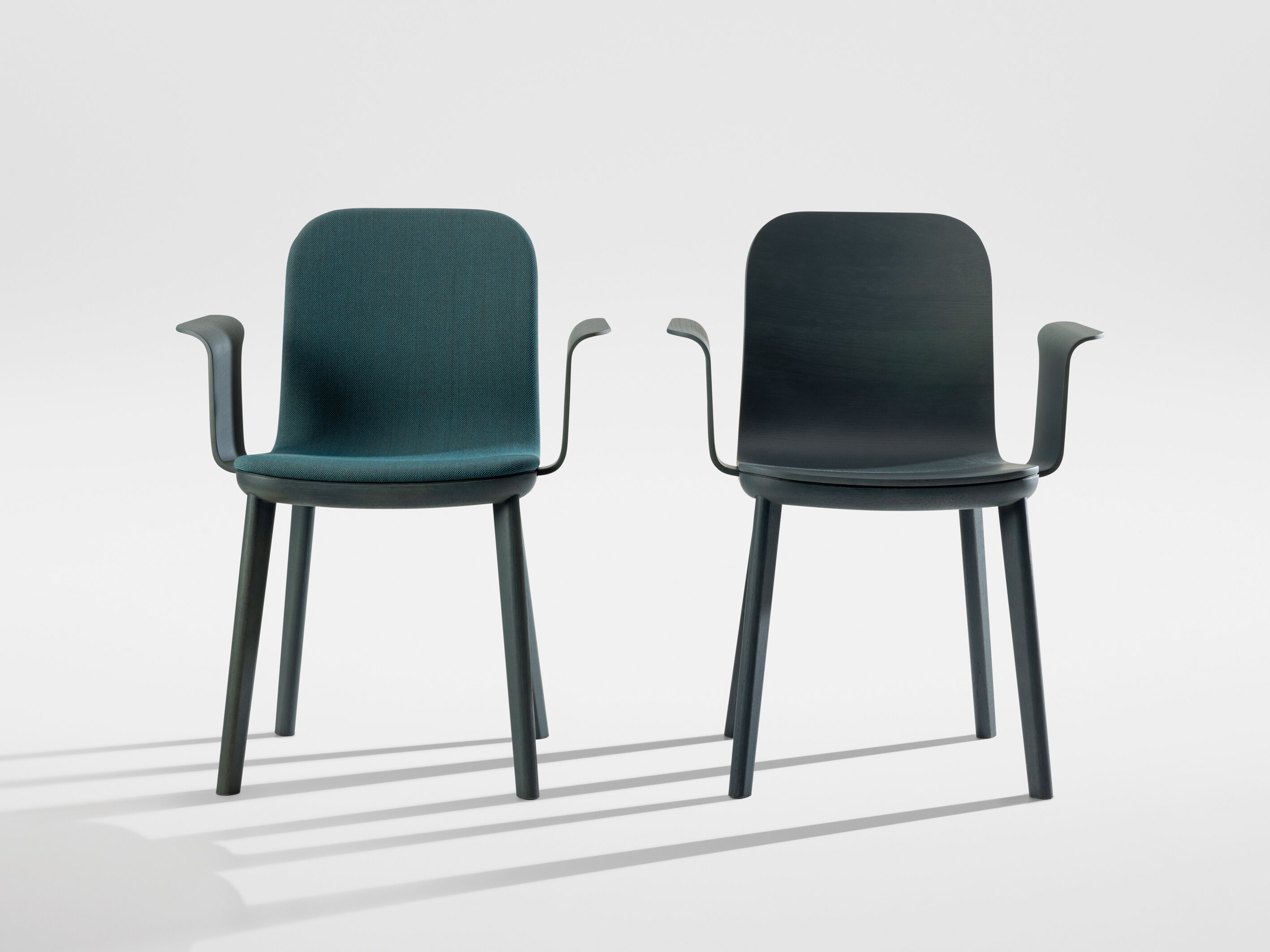 Деревянный стул с подлокотниками ZEITRAUM Aeon ARCH-00025070 - Вид №2