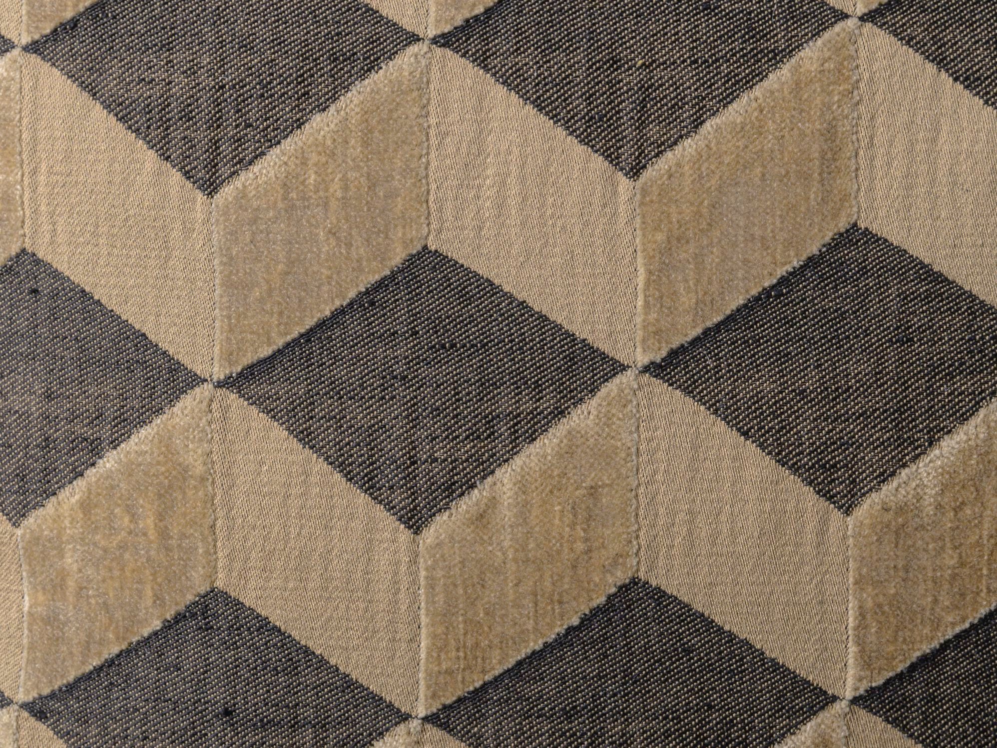 Бархатная квадратная подушка The House of Lyria INGANNEVOLE ARCH-00058249 - Вид №2