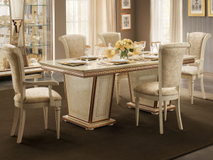 Прямоугольный стол для гостиной