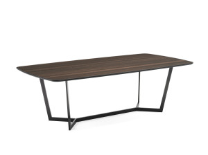 Овальный деревянный обеденный стол