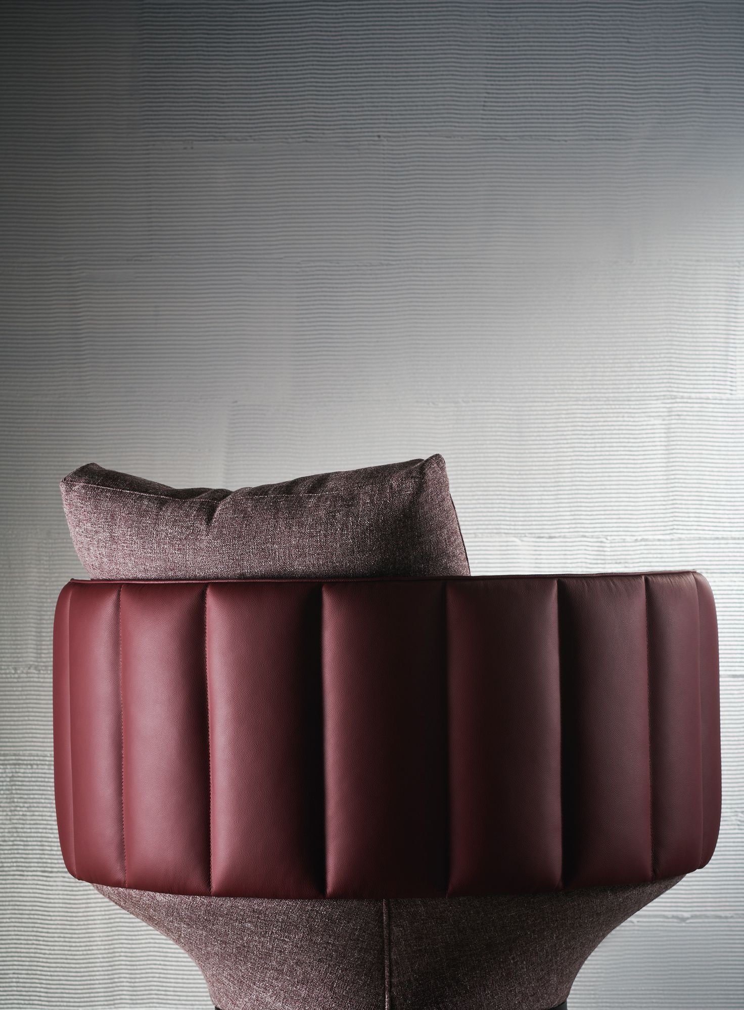 Тканевое кресло с подлокотниками Wittmann Paradise Bird ARCH-00057375 - Вид №2