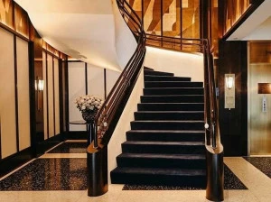 Siller Treppen Открытая лестница из дерева со светодиодной подсветкой
