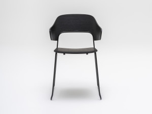 Штабелируемый стул с подлокотниками