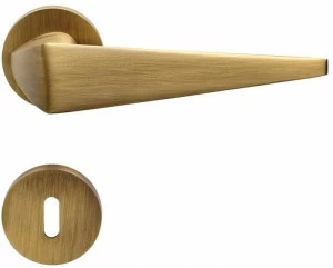 LINEA CALI' Ручка из латуни на розетке в современном стиле с замком Komfort