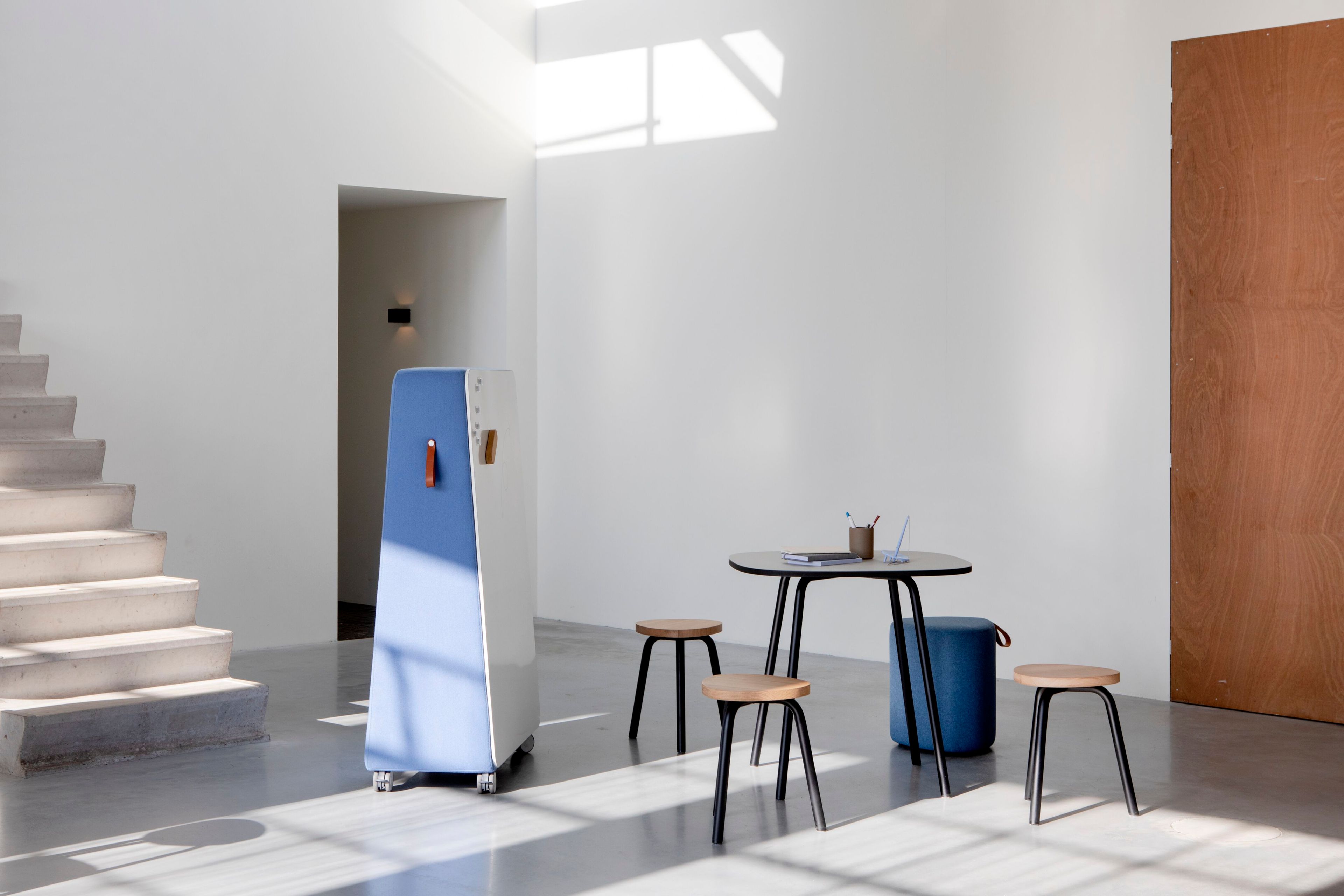 Низкий стул из стали и дерева Cascando Pully ARCH-00109724 - Вид №2