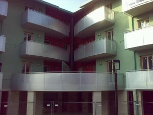 ALUSCALAE Балюстрада с одностворчатой ​​стойкой и алюминиевой панелью