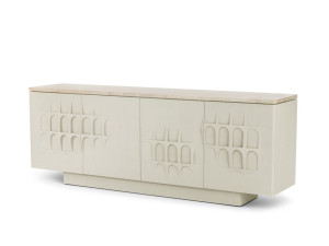 Деревянный шкаф с распашными дверями