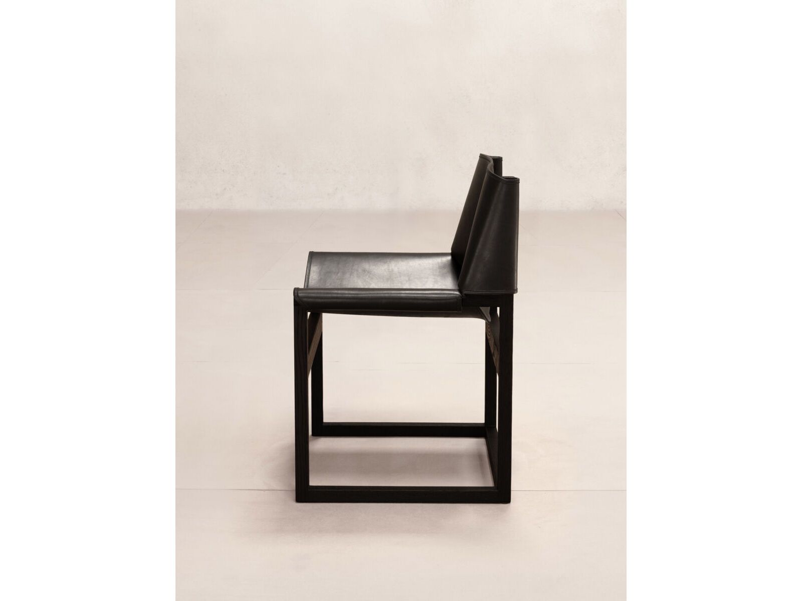 Стул из дерева и кожи Phantom Hands Джеффри Бава ARCH-00108345 - Вид №2