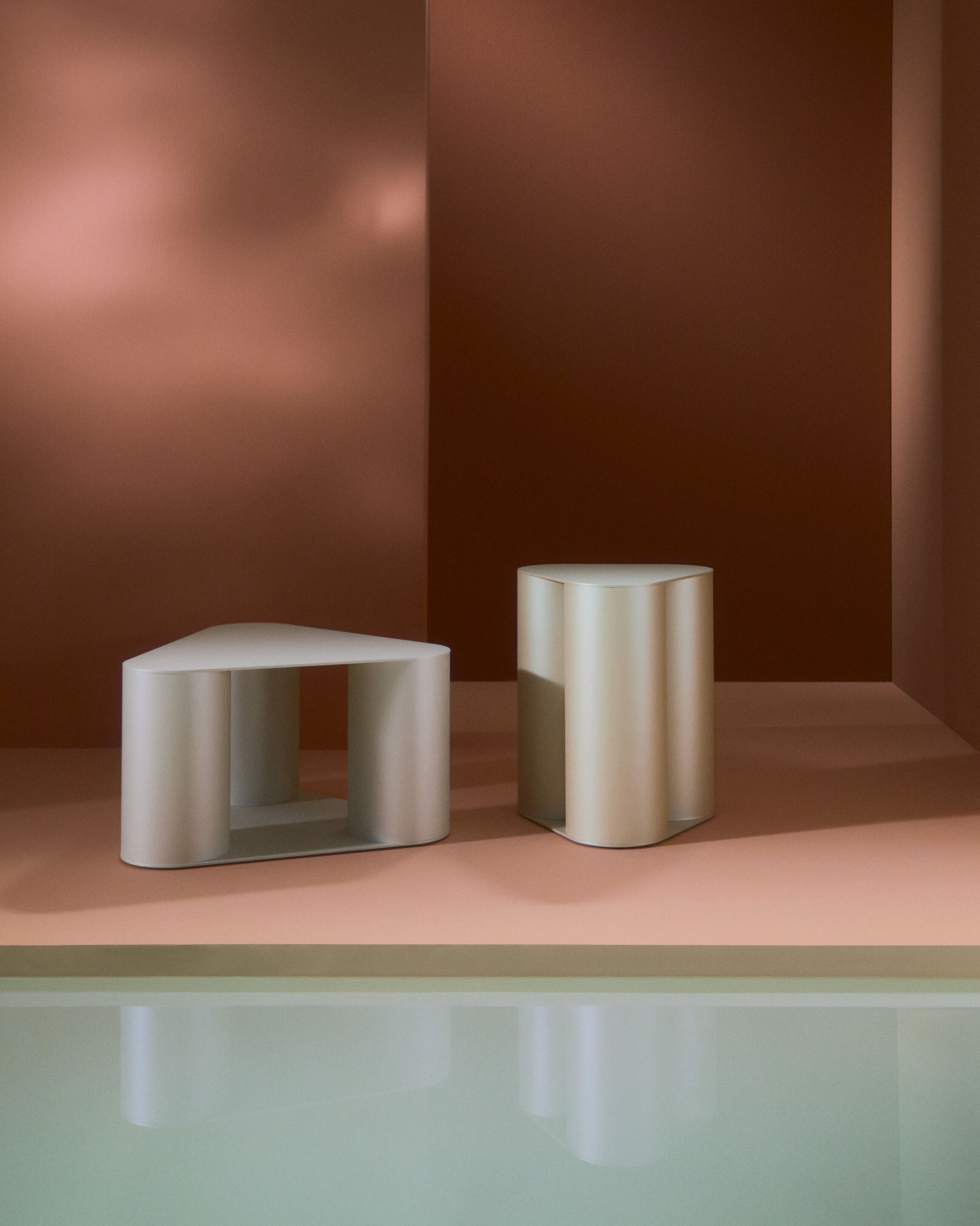 Металлический треугольный журнальный столик Saba Italia TRES ARCH-00078888 - Вид №5