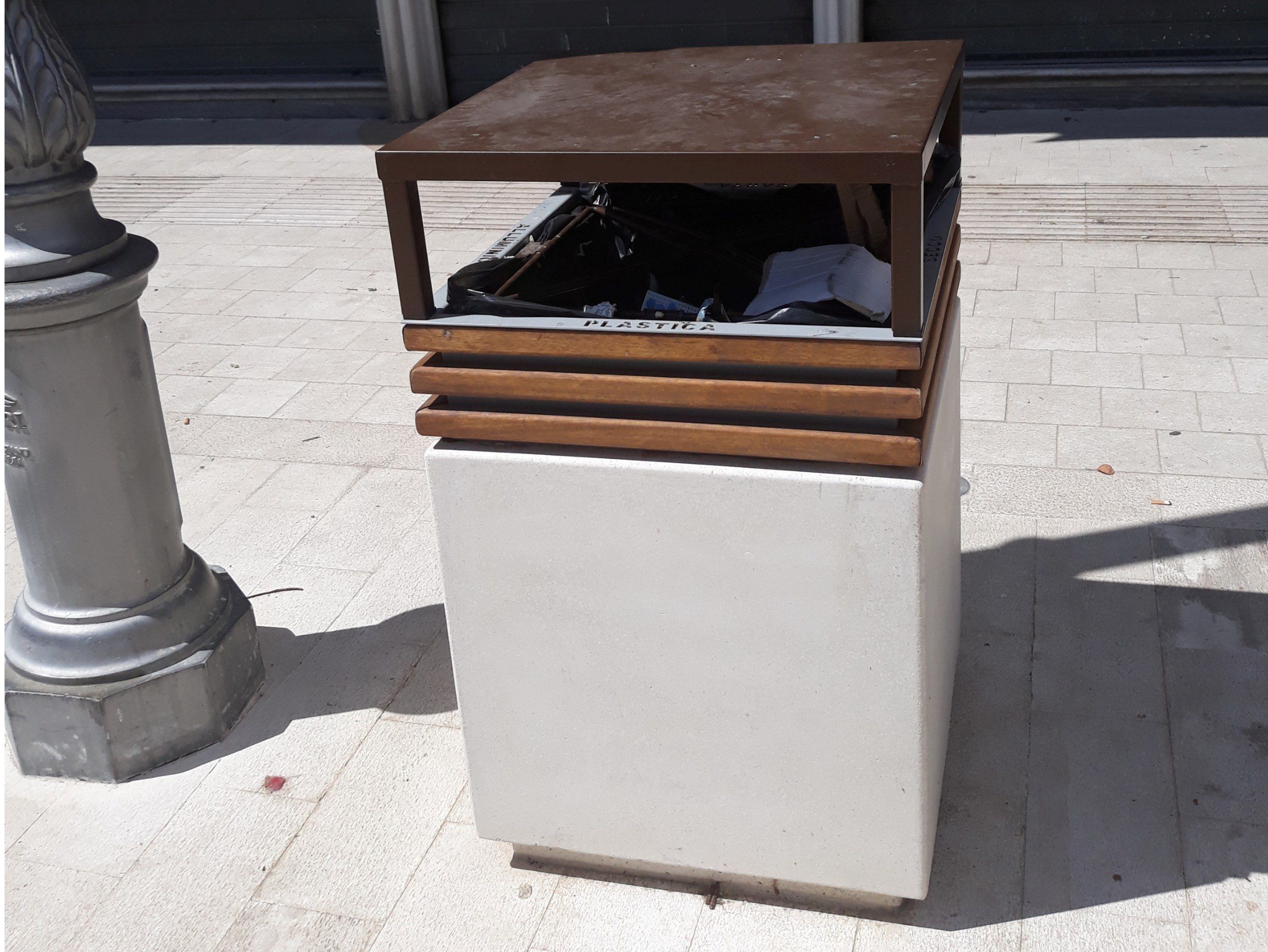 Держатель для мусора с крышкой для раздельного сбора Viscio Urban Design LANZA ARCH-00060378