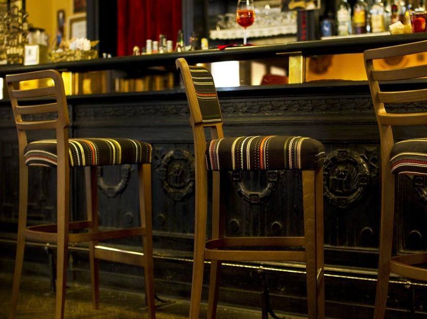 Very Wood Высокий табурет из ткани со спинкой Wiener sun-id-1386615 - Вид №1