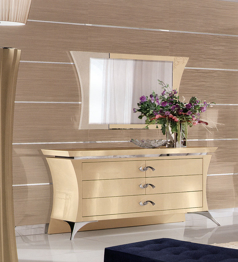 Комод  REDECO 324 CHARME