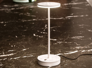 Алюминиевая светодиодная настольная лампа